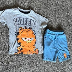 Lightly used/EUC matching boy’s 4T Garfield graphic gray tee & blue shorts set!
